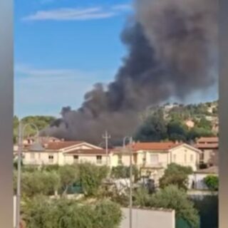 Ancora fiamme all’Adriatica Bitumi: nuovo intervento dei vigili del fuoco