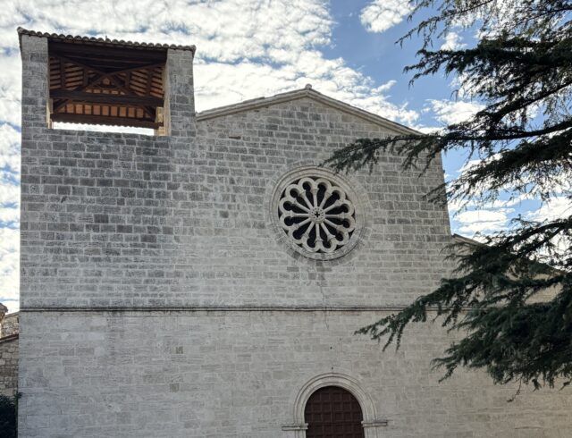 Alla scoperta dei tesori delle cento torri: visita tra la chiesa di San Vittore e la Pinacoteca Civica