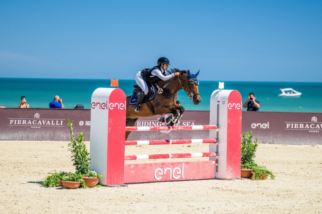 Fieracavalli-Riding-By-The-Sea_Sophie-Tola_1-1024x682-2