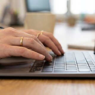 Condivisione sicura dei file: perché anche negli studi e nelle piccole imprese del Piceno si sbaglia prima di premere Invia