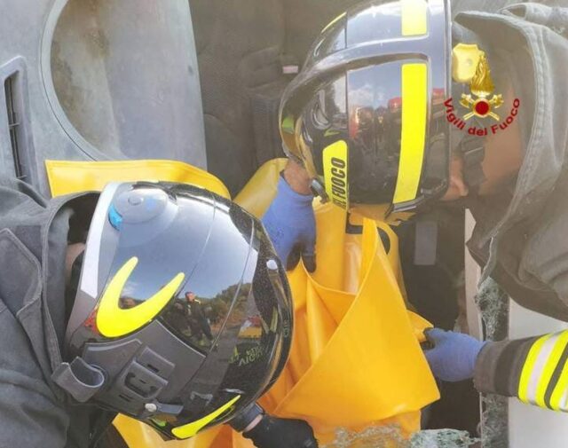Furgone si ribalta a Ponte d’Arli, il conducente elitrasportato ad Ancona