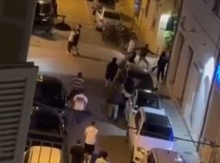 Centro cittadino come un ring: una rissa al giorno toglie il medico di torno