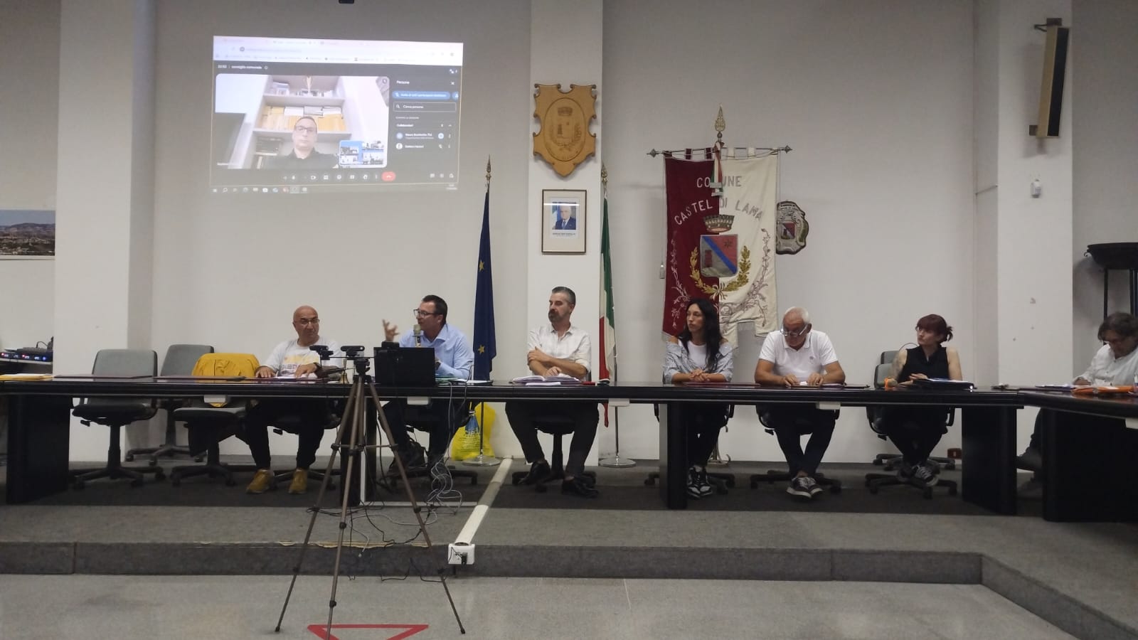 Le dimissioni di Paoletti accendono il Consiglio, il rimprovero di Bochicchio: «Doveva vivere la maggioranza» Le dimissioni di Paoletti accendono il Consiglio, il rimprovero di Bochicchio: «Doveva vivere la maggioranza»