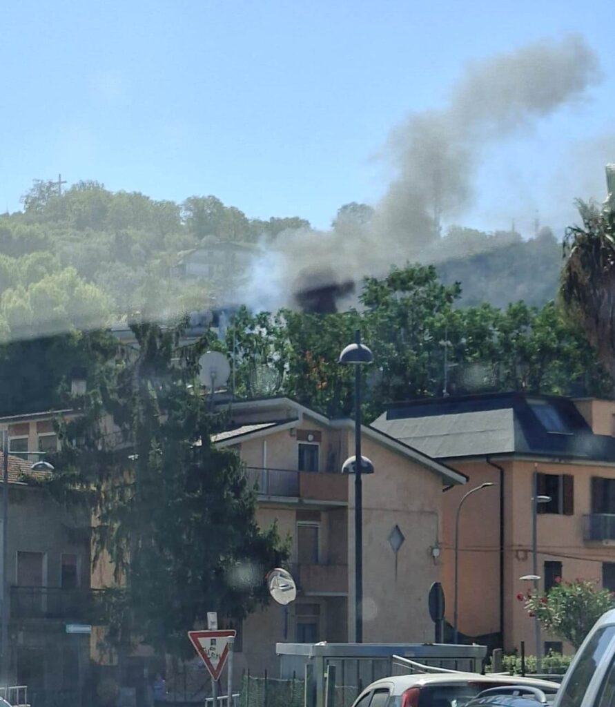 Domenica di superlavoro per i vigili del fuoco: dopo l’incidente, scatta l’allarme per un incendio