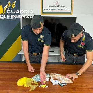 Cocaina e hashish nel marsupio: arrestato giovane