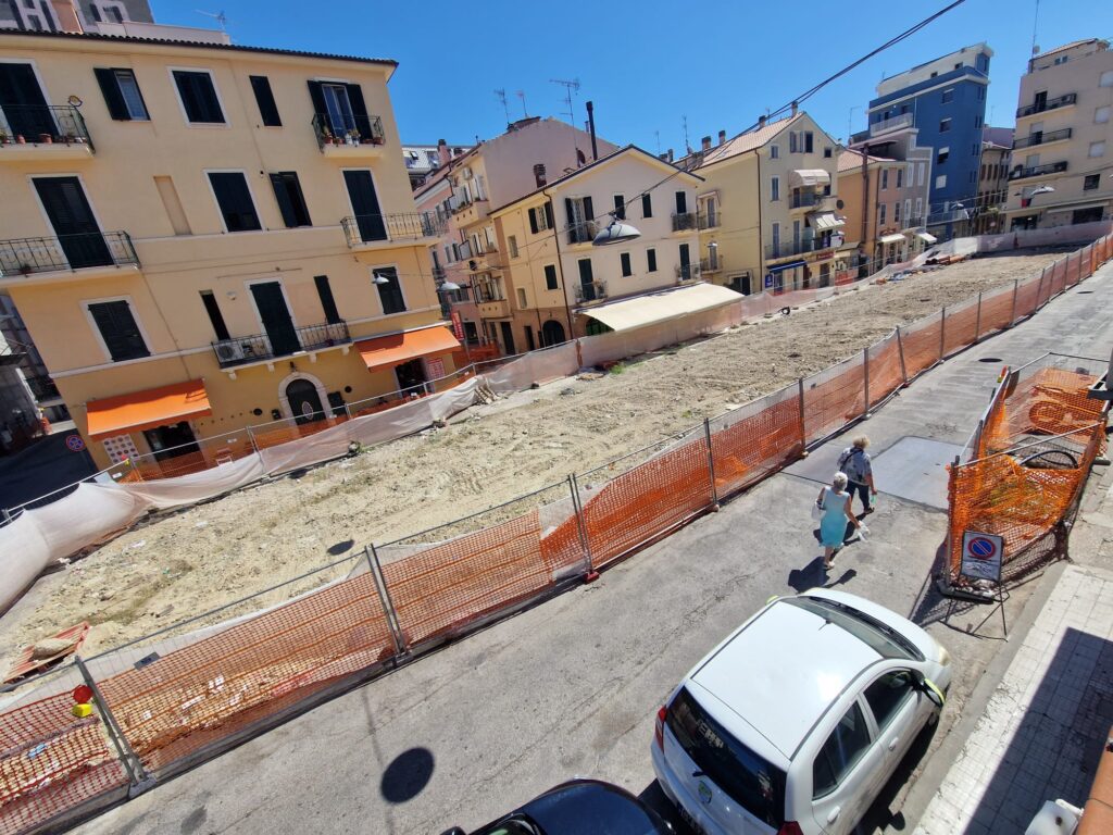 Via Montebello, scatta la chiusura: il cantiere entra in una nuova fase