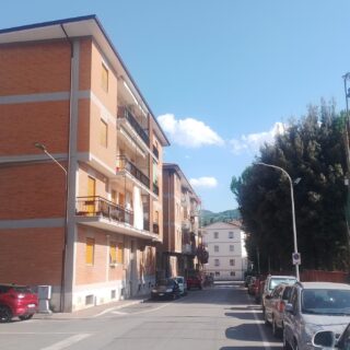 Porta Cappuccina, si finge corriere e irrompe in casa: anziana aggredita e derubata