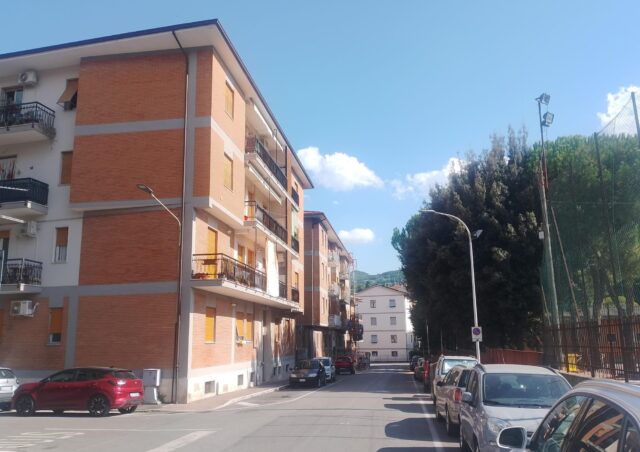 Porta Cappuccina, si finge corriere e irrompe in casa: anziana aggredita e derubata