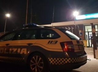 A14, giovane operaio travolto da un’auto: è caccia al pirata della strada