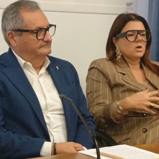 Presentato il pacchetto Scuola Bim 2026-2027 con borse di studio, premi di laurea, olimpiadi di lingua <span> (Video) Presentato il pacchetto Scuola Bim 2026-2027 con borse di studio, premi di laurea, olimpiadi di lingua <span> (Video)