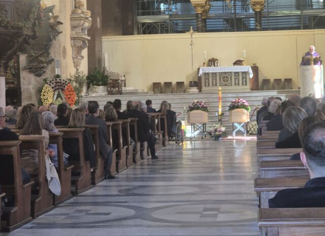 I funerali di Gianfranco e Liliana Salvi: l’ultimo commosso saluto a chi ha perseguito il bene comune I funerali di Gianfranco e Liliana Salvi: l’ultimo commosso saluto a chi ha perseguito il bene comune