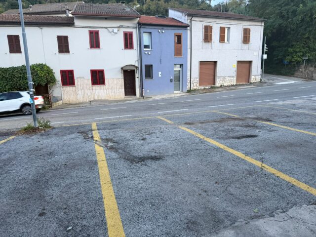 Parcheggi a uso pubblico con strisce per residenti: l’opposizione si rivolge al prefetto