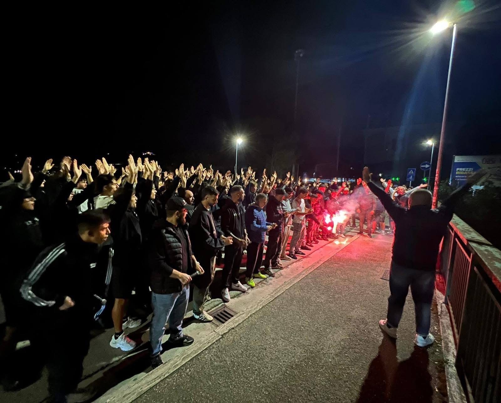 tifosi sul ponte (foto Ultras 1898)