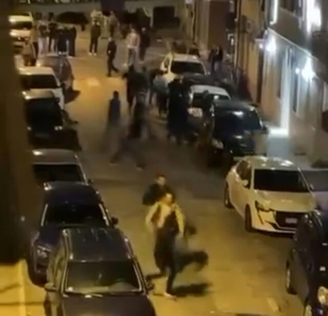 Un’altra notte di risse in centro, tra spintoni, urla e bestemmie <span> (Video)