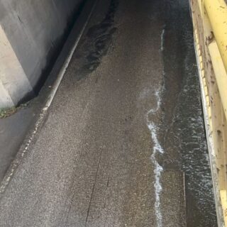 Sottopasso di Via Mare, scatta il blitz del comitato di quartiere: «C’è acqua nel tunnel, serve un intervento»