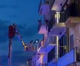 Anziana cade in casa e non riesce a chiamare i soccorsi, salvata dai vigili del fuoco
