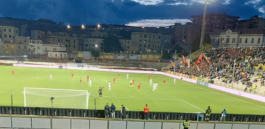 Gioco, partita, incontro: l’Ascoli dà spettacolo a Catanzaro (1-6) e firma una pagina di storia Gioco, partita, incontro: l’Ascoli dà spettacolo a Catanzaro (1-6) e firma una pagina di storia