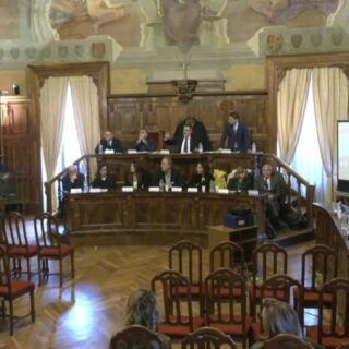 Fratelli d’Italia all’opposizione dopo l’uscita dall’aula: «Il confronto non diventi scontro permanente»