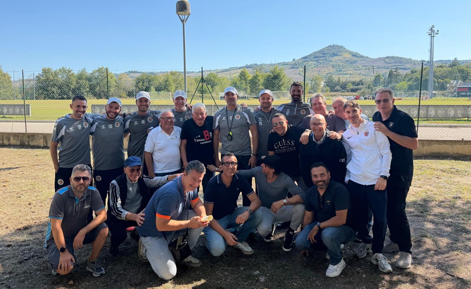Ascoli, il “Gruppo Picchio Village” omaggia Tomei: «Ci hai insegnato a godere il percorso» Ascoli, il “Gruppo Picchio Village” omaggia Tomei: «Ci hai insegnato a godere il percorso»