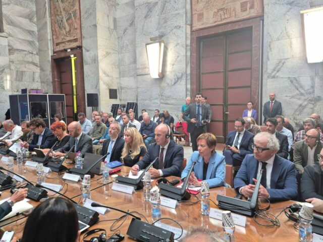 Beko, fumata grigia al tavolo ministeriale: Comunanza attende garanzie sul futuro Beko, fumata grigia al tavolo ministeriale: Comunanza attende garanzie sul futuro