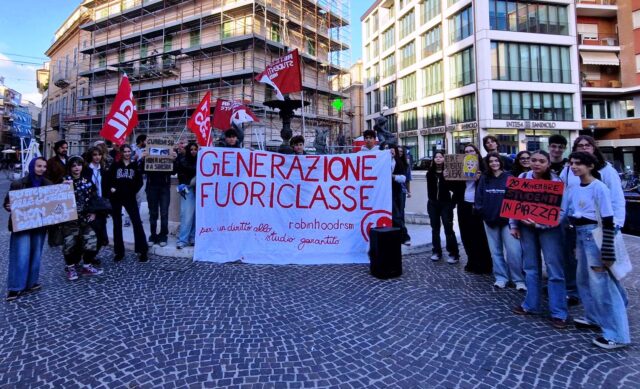Gli studenti alzano la voce: «Vogliamo una scuola diversa» Gli studenti alzano la voce: «Vogliamo una scuola diversa»