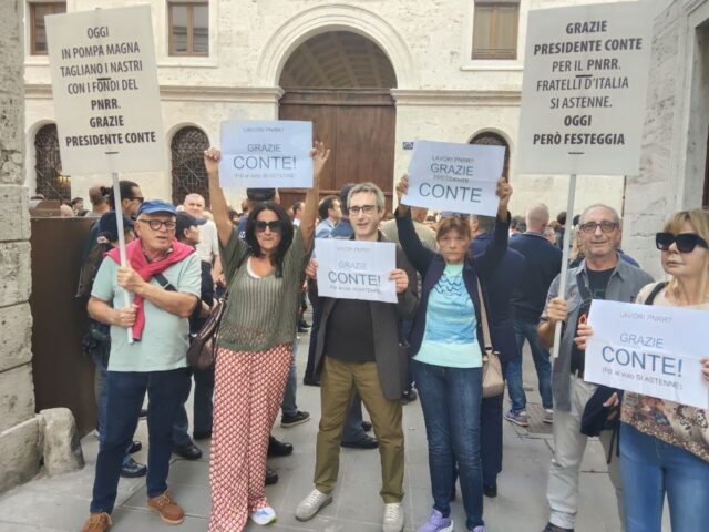Palazzo Saladini Pilastri, Tamburri (M5S): «Il merito dei fondi Pnrr è di Conte» Palazzo Saladini Pilastri, Tamburri (M5S): «Il merito dei fondi Pnrr è di Conte»